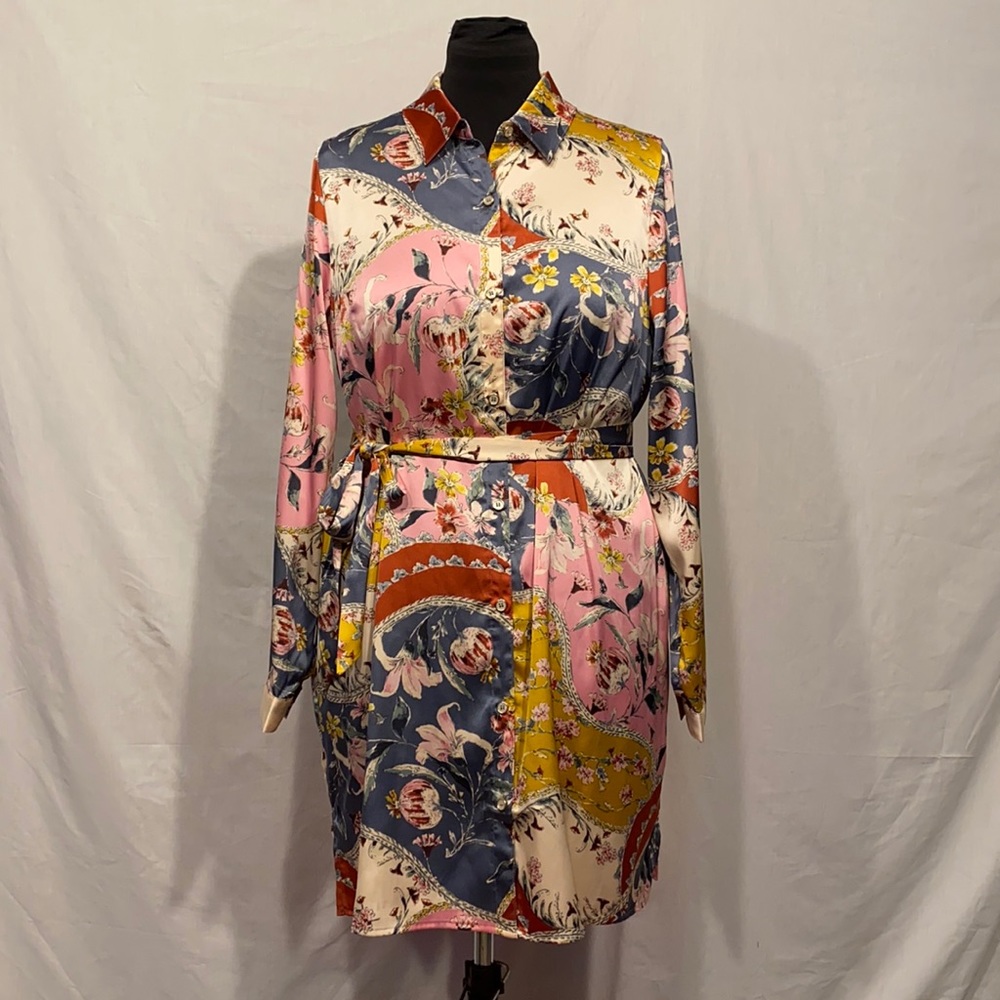 Silky Susan Graver shirt-dress. Size small. - Picture 1 of 5